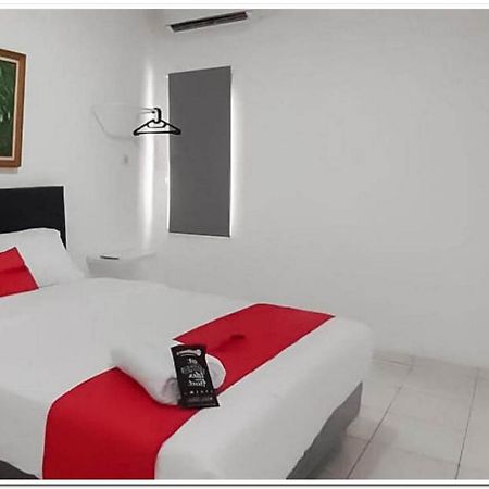 Hotel Reddoorz Syariah @ Jl Raya Sukabumi Sukaraja  Exteriér fotografie